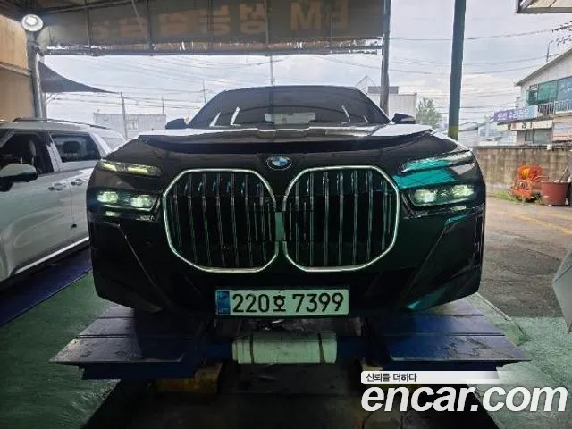 BMW 7-Series 2023 thumb 6