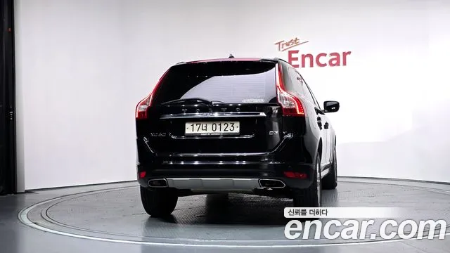 Volvo XC60 2016 thumb 4