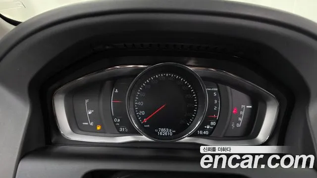Volvo XC60 2016 thumb 8