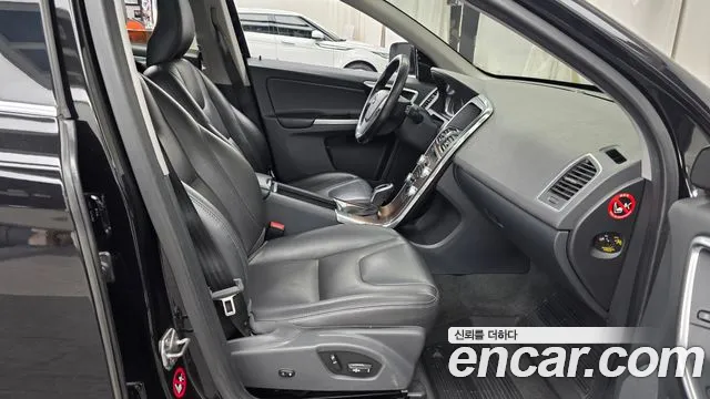 Volvo XC60 2016 thumb 11