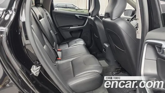 Volvo XC60 2016 thumb 12