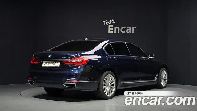 BMW 7-Series 2016 thumb 2