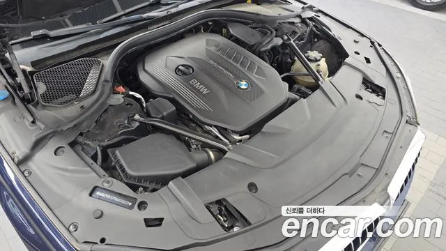 BMW 7-Series 2016 thumb 6