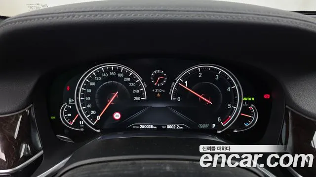 BMW 7-Series 2016 thumb 8