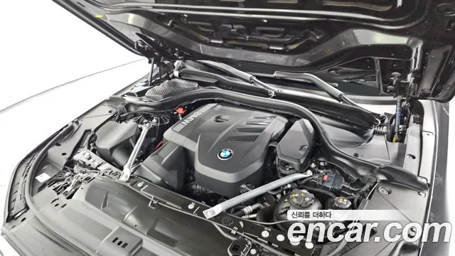BMW 5-Series 2024 thumb 5