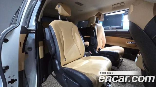 Kia Carnival 2022 thumb 10