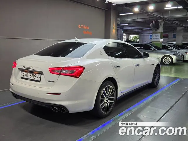 Maserati Ghibli 2019 thumb 3