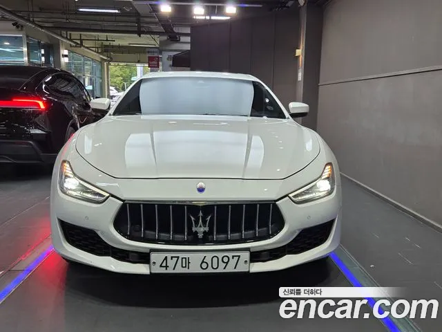 Maserati Ghibli 2019 thumb 4