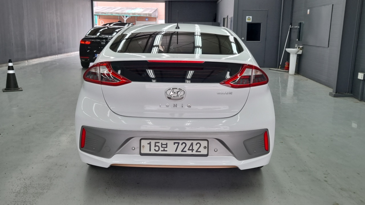 Hyundai IONIQ 6 2016 thumb 4