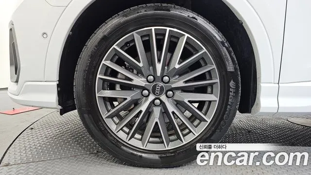 Audi Q3 2024 thumb 5