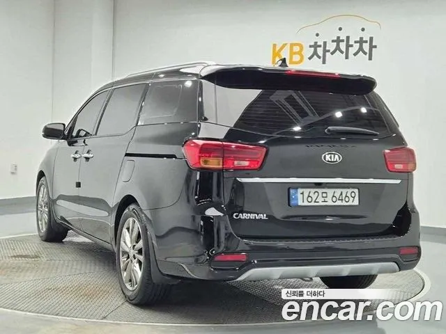 Kia Carnival 2018 thumb 2
