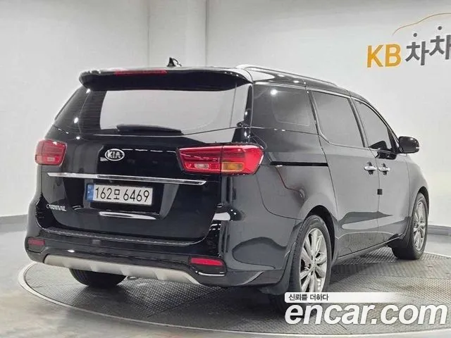 Kia Carnival 2018 thumb 3