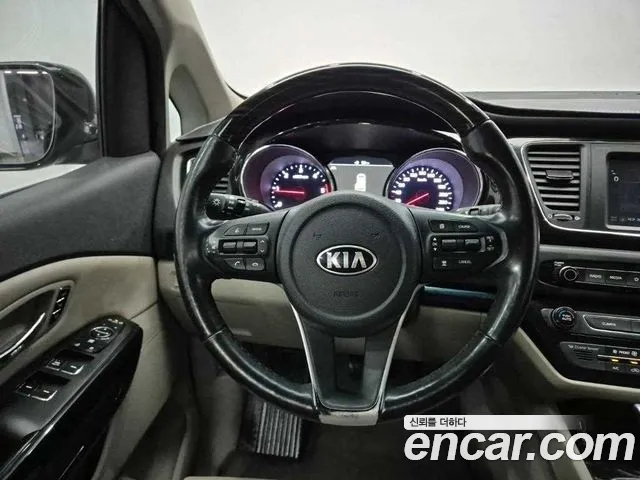 Kia Carnival 2018 thumb 9