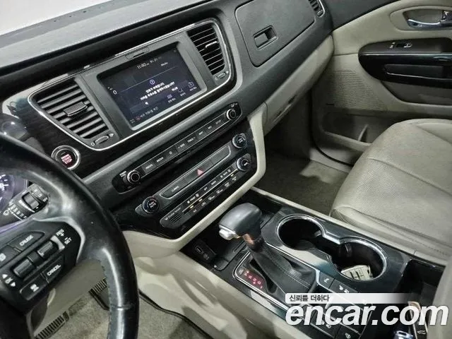 Kia Carnival 2018 thumb 10