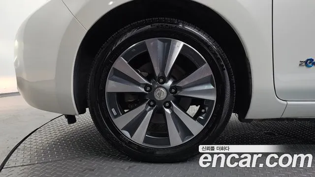 Nissan Leaf 2015 thumb 5