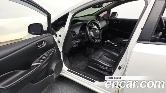 Nissan Leaf 2015 thumb 10