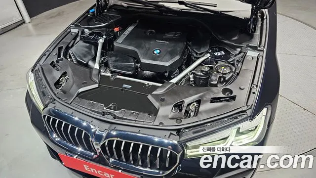 BMW 5-Series 2023 thumb 6