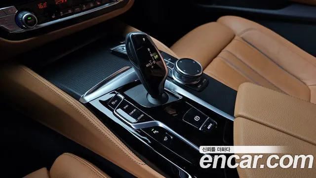 BMW 5-Series 2023 thumb 9