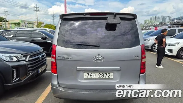 Hyundai Starex 2011 thumb 2