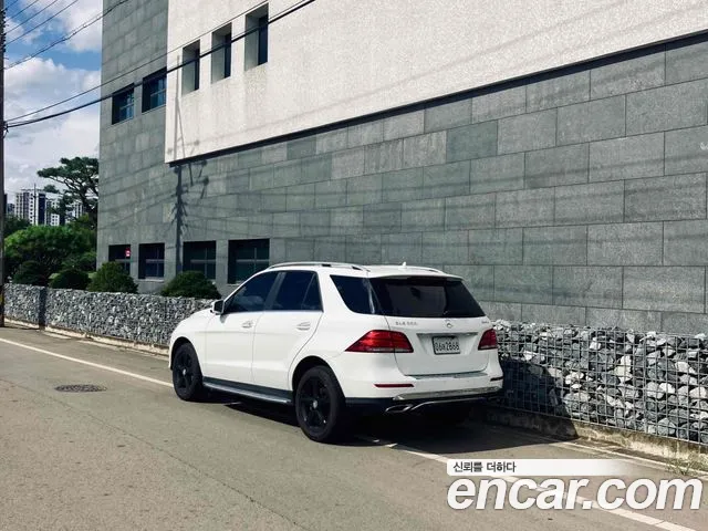 Mercedes-Benz GLE 2016 thumb 2