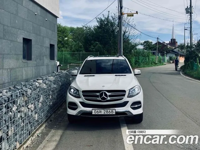 Mercedes-Benz GLE 2016 thumb 3
