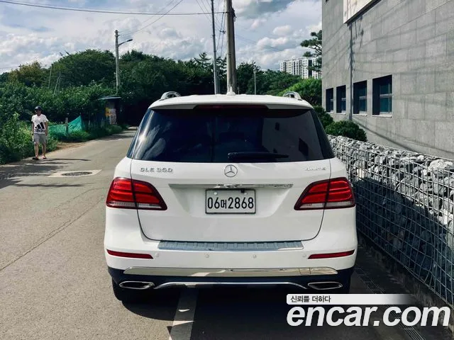 Mercedes-Benz GLE 2016 thumb 4