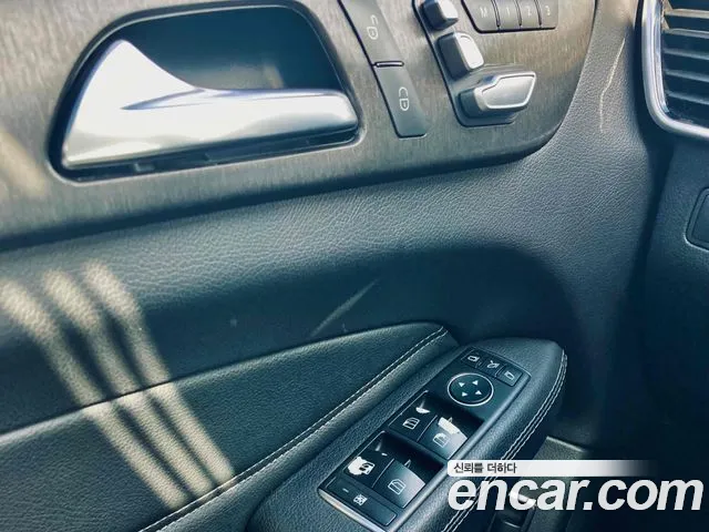 Mercedes-Benz GLE 2016 thumb 11