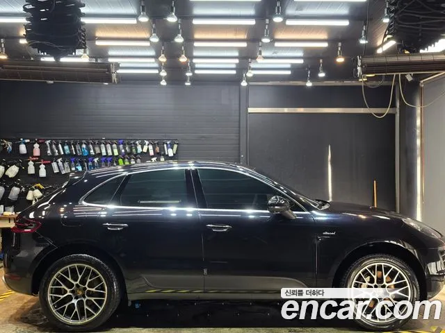 Porsche Macan 2014 thumb 3