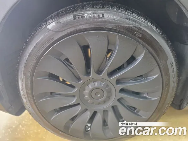 Tesla Model Y 2021 thumb 2