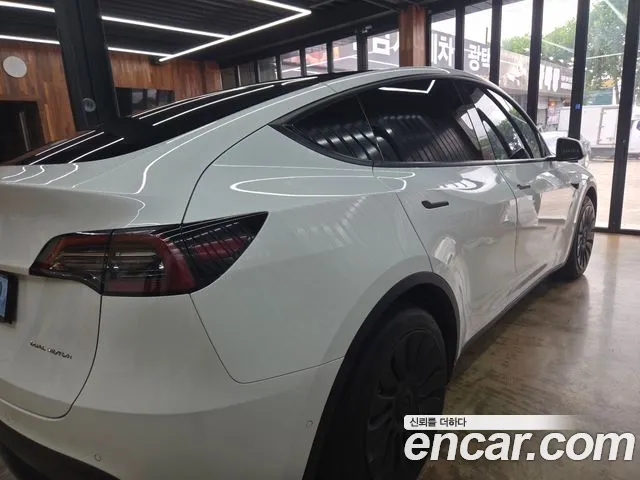 Tesla Model Y 2021 thumb 6
