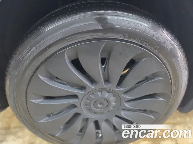Tesla Model Y 2021 thumb 8