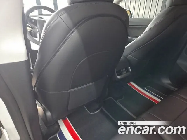Tesla Model Y 2021 thumb 10