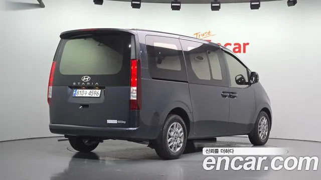 Hyundai Staria 2024 thumb 2