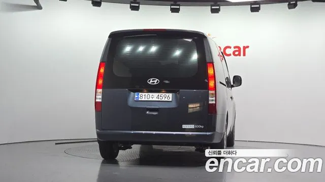 Hyundai Staria 2024 thumb 4