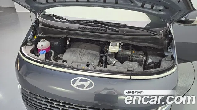 Hyundai Staria 2024 thumb 6