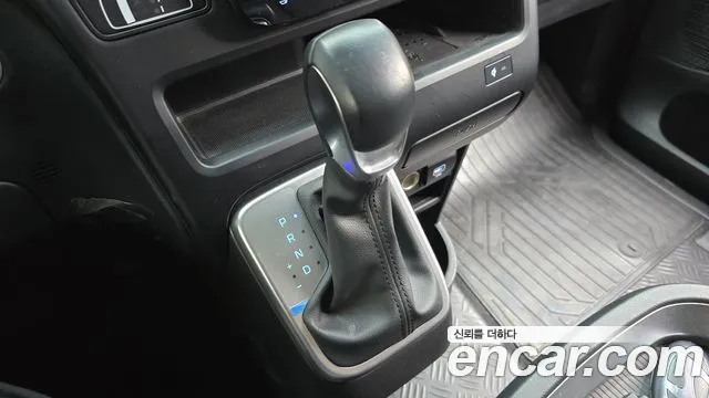 Hyundai Staria 2024 thumb 9