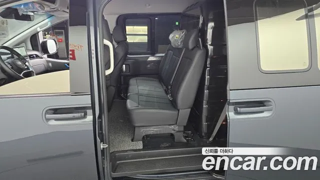 Hyundai Staria 2024 thumb 11