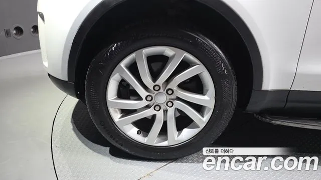 Land Rover Discovery 2018 thumb 5