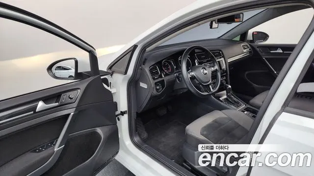 Volkswagen Golf Sportsvan 2015 thumb 10
