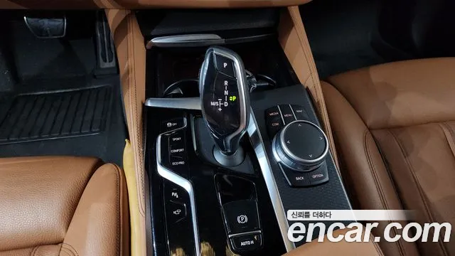 BMW 5-Series 2021 thumb 9