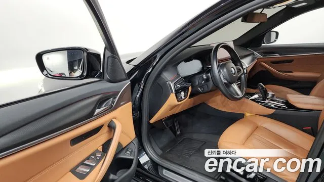 BMW 5-Series 2021 thumb 10