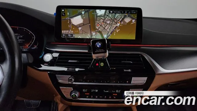 BMW 5-Series 2021 thumb 12