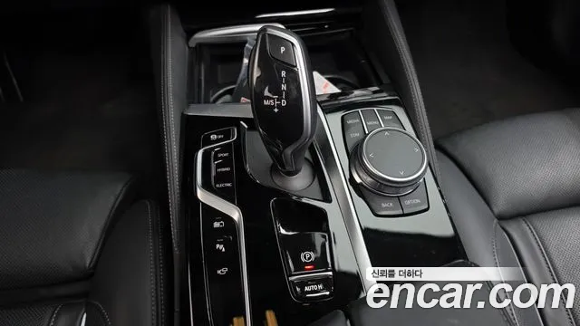 BMW 5-Series 2021 thumb 9