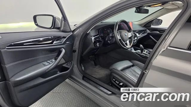 BMW 5-Series 2021 thumb 10