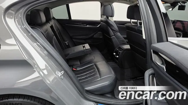 BMW 5-Series 2021 thumb 11