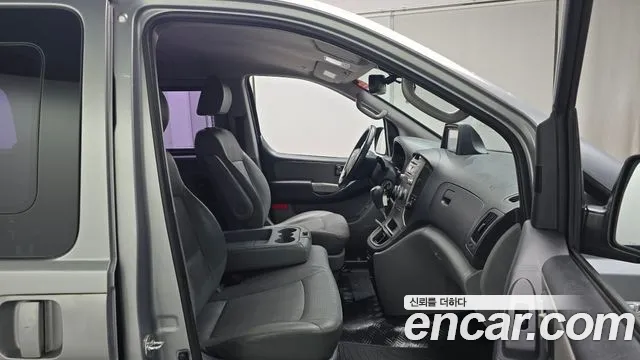 Hyundai Starex 2015 thumb 11