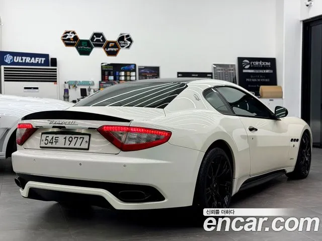 Maserati GranTurismo 2011 thumb 2