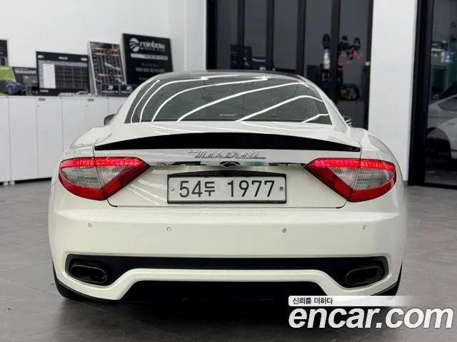 Maserati GranTurismo 2011 thumb 4