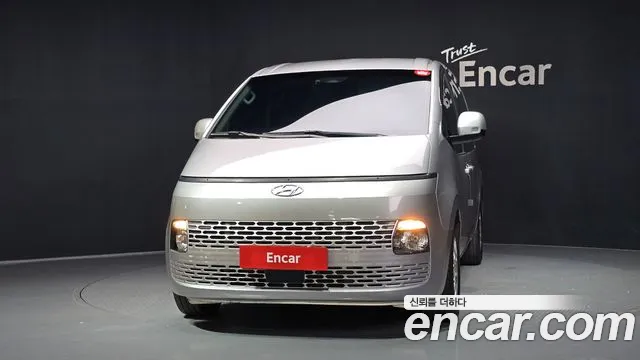 Hyundai Staria 2023 thumb 3