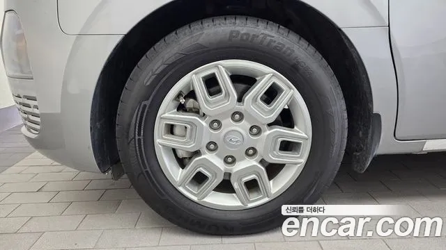 Hyundai Staria 2023 thumb 5